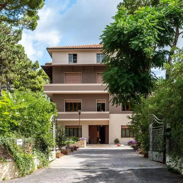 Hotel Villa dei Pini，位于San Terenziano的酒店