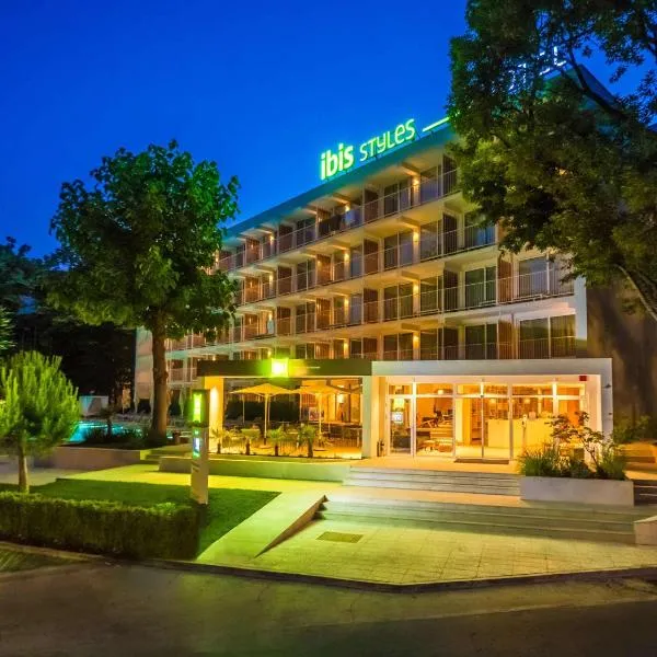 ibis Styles Golden Sands Roomer Hotel，位于金沙的酒店