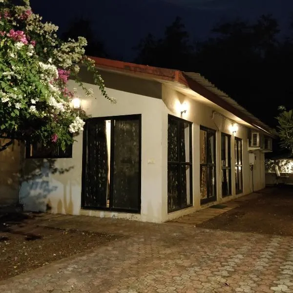 Chalet Casa Amor, Perfect home amidst tranquility，位于Taleghar的酒店