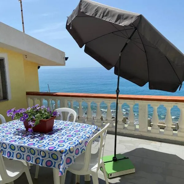 A picco sul mare，位于Marina的酒店