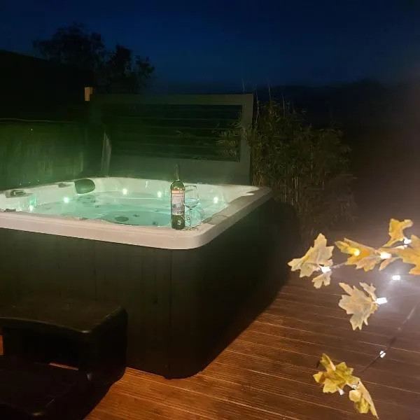 Jacuzzi huisje De Berenshoeve，位于埃曼的酒店