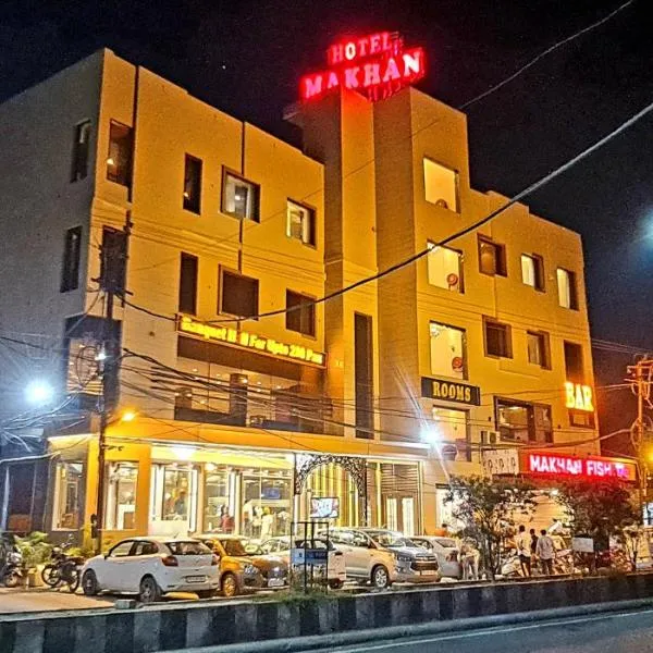 Hotel Makhan Residency，位于Jandiāla Guru的酒店