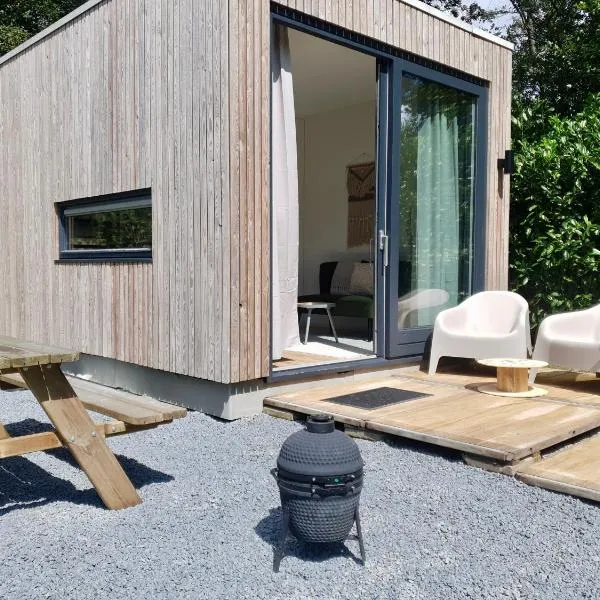 Modern Tiny House op rustig Watersportpark，位于Elahuizen的酒店