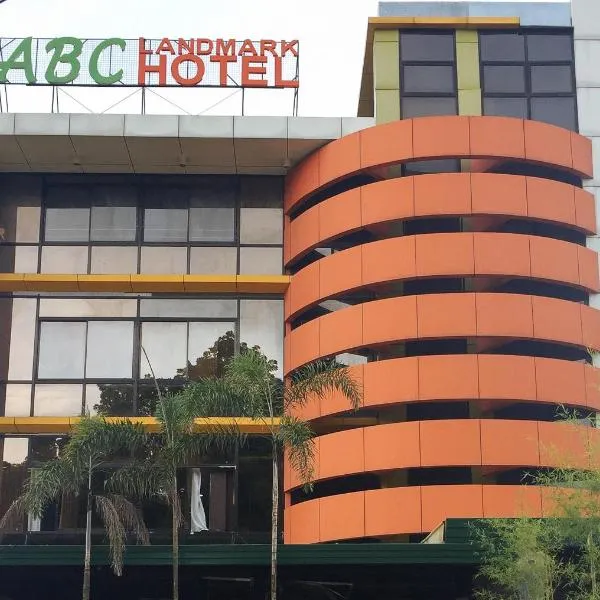 RedDoorz Plus @ ABC Landmark Hotel，位于Kidapawan的酒店