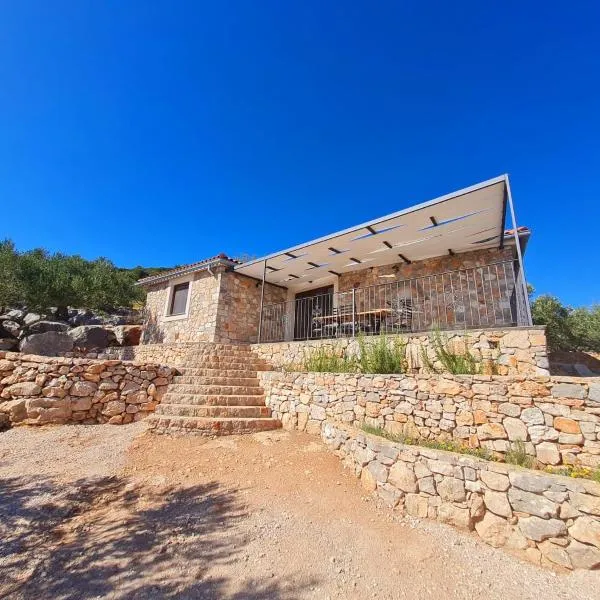 Luxury stone house in a Nature park，位于萨利的酒店