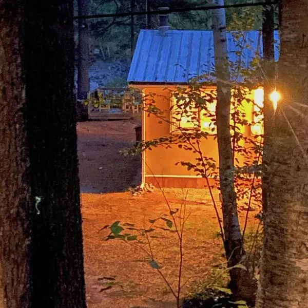 Riverfront Rustic Cottage，位于Durham Bridge的酒店