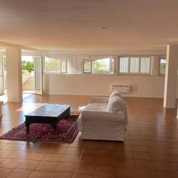 Loft 81, incantevole, ampio, in zona panoramica，位于安科纳的酒店