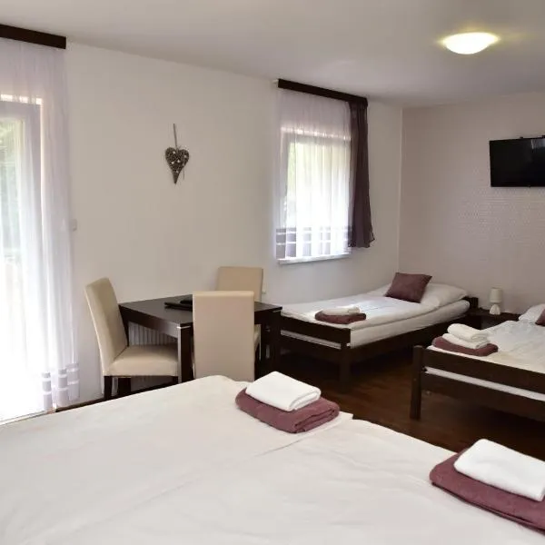 克布旅馆，位于Moldava的酒店