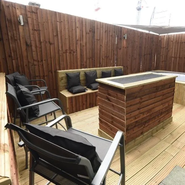 Slps 14 Hot Tub, Bar & Outdoor Terrace，位于曼彻斯特的酒店