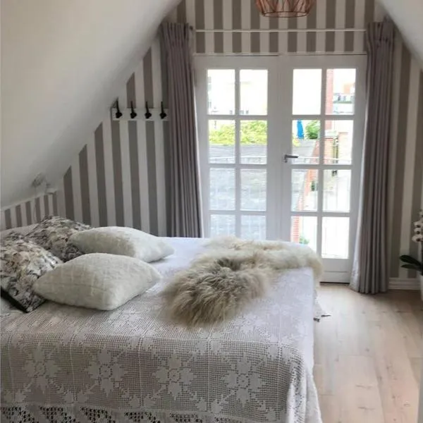 Penthouselejlighed med havneudsigt，位于凯特明讷的酒店