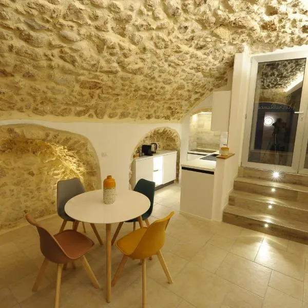 Pietrabianca Santa Maria Apartments，位于曼弗雷多尼亚的酒店