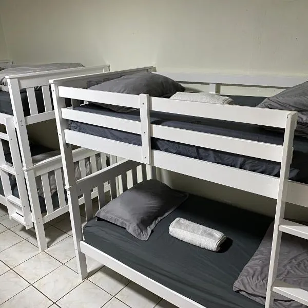 Single Size BOTTOM Bunk Bed - Mixed Shared ROOM，位于迈阿密的酒店