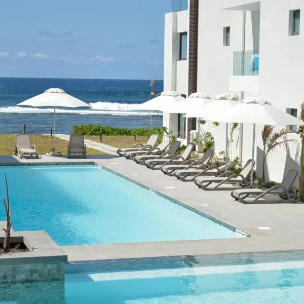 Eastern Blue - Sea View Luxury Apartment，位于罗驰诺尔的酒店