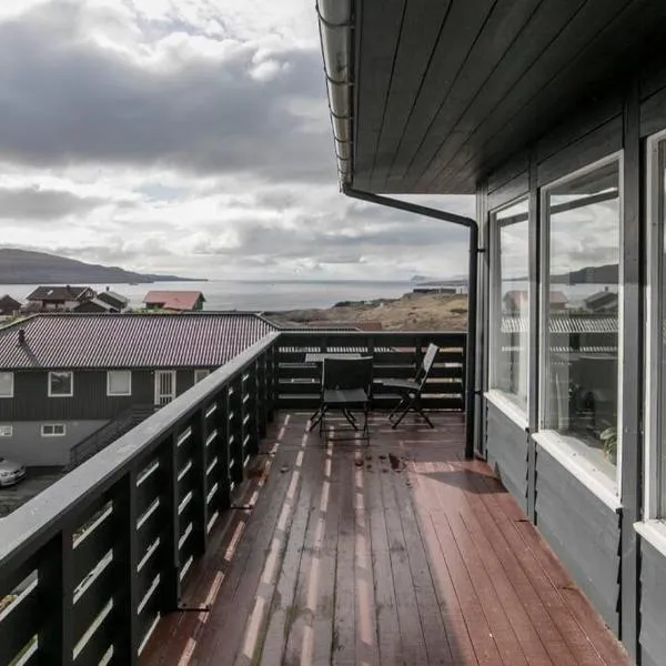 FaroeGuide seaview villa and apartment，位于Skálavík的酒店