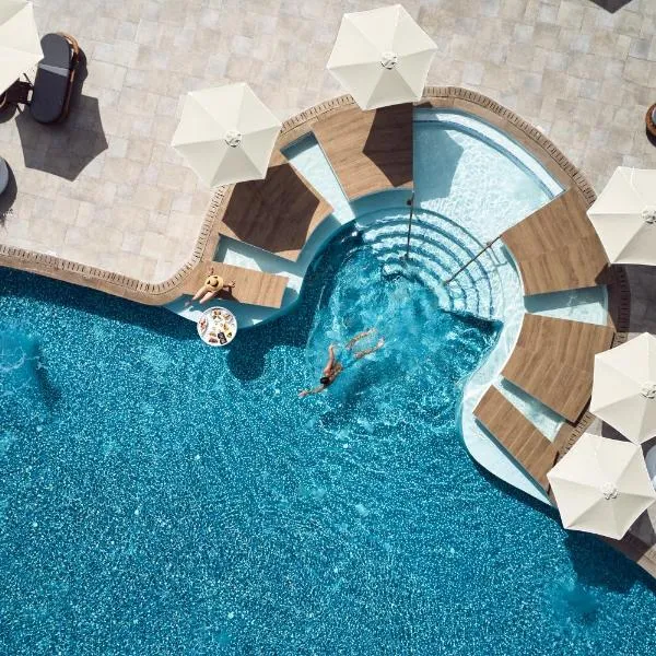 The Royal Blue a Luxury Beach Resort，位于帕诺尔莫斯雷斯蒙的酒店
