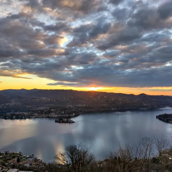 Hotel Panoramico lago d'Orta，位于Madonna del Sasso的酒店