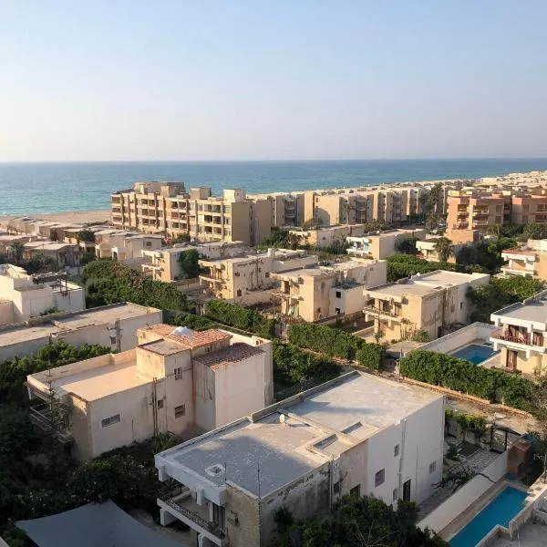 AC, Wi-Fi Panorama View Shahrazad Beach Apartment，位于Dawwār Ruḩayyim的酒店