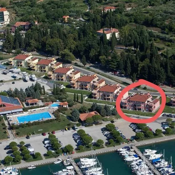 Apartment Residence Marina Portorož LEVANT 203&202，位于波尔托罗的酒店