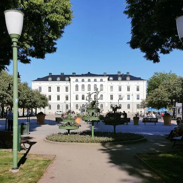 Vänerport Stadshotell i Mariestad，位于Brommösund的酒店