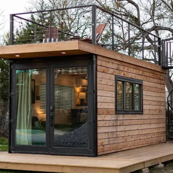 The Stable Tiny Container Home-12 min to Magnolia，位于Bellmead的酒店