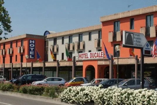 杜卡勒酒店，位于Marmirolo的酒店