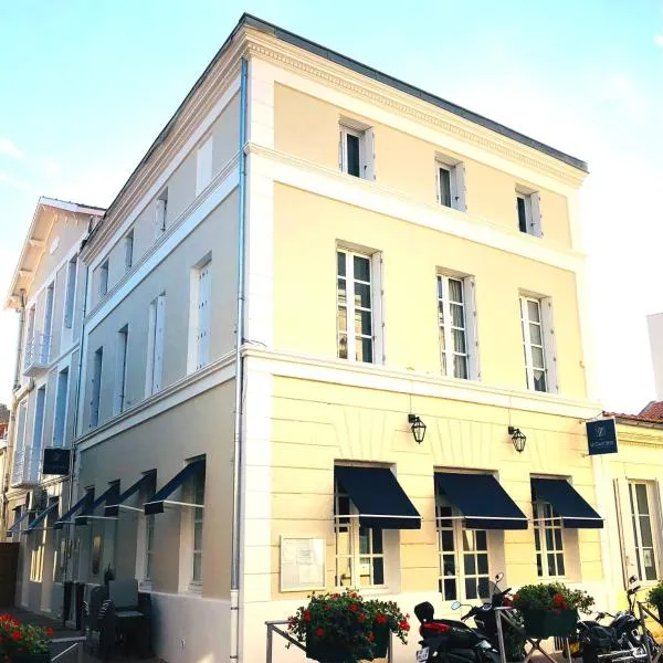 Hôtel 2 étoiles et Restaurant Le Galet Bleu，位于Saint-Nazaire-sur-Charente的酒店