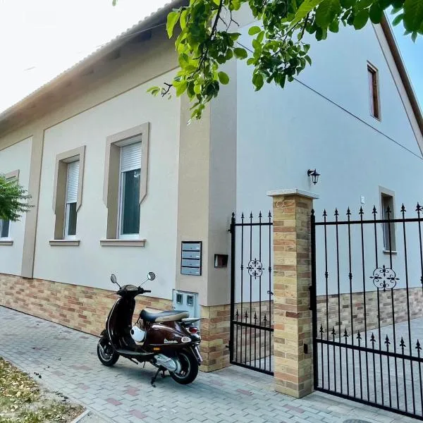 Vörösmarty apartmanház，位于毛科的酒店