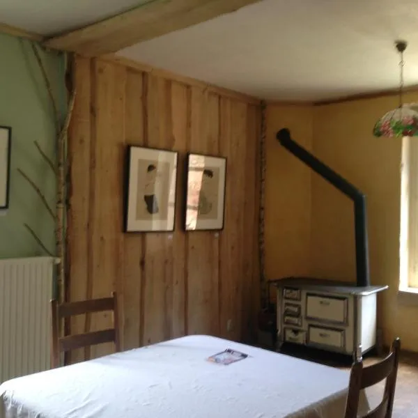 A l'orée de soi - Maison forestière de la Soie - Eco gîte, chambres d'hôtes, camping au pied des Vosges，位于Cirey-sur-Vezouze的酒店