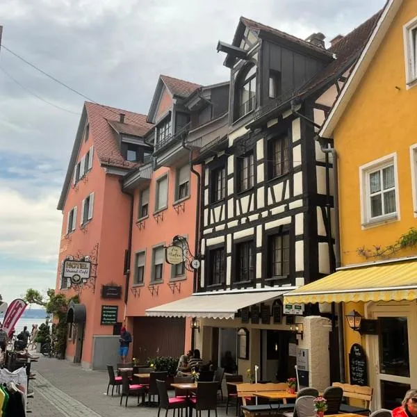 Gästehaus AM HAFEN，位于博登斯边的拉多夫采尔的酒店