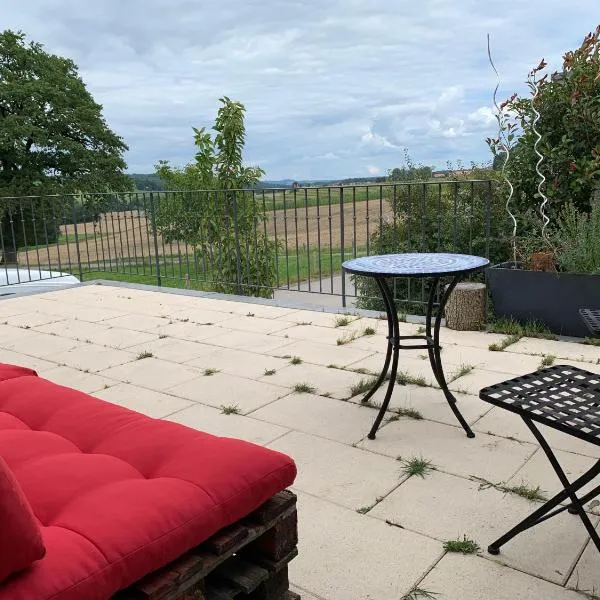 C&C motorhome/RV/caravan/van park，位于La Sonnaz的酒店