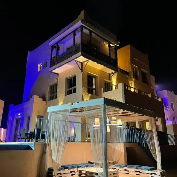 شاليهات ويف -Wave Resort，位于半月湾的酒店