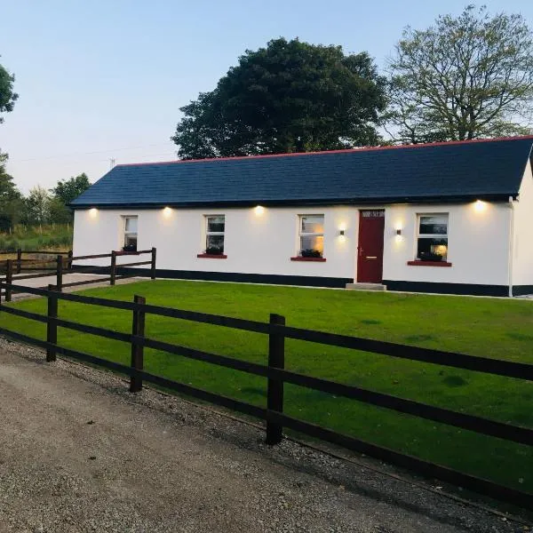 Keanes Country Cottage in The Heart Of The West，位于Béal Átha Mó的酒店