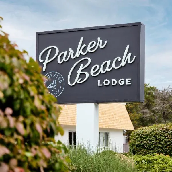 Bluebird Parker Beach Lodge，位于哈亚尼斯港的酒店