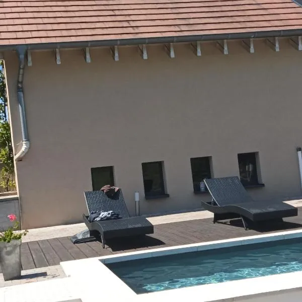 Repos et convivialité, wellness, spa, sauna, piscine，位于Lambach的酒店
