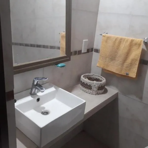 León Apart -un dormitorio-，位于科连特斯的酒店