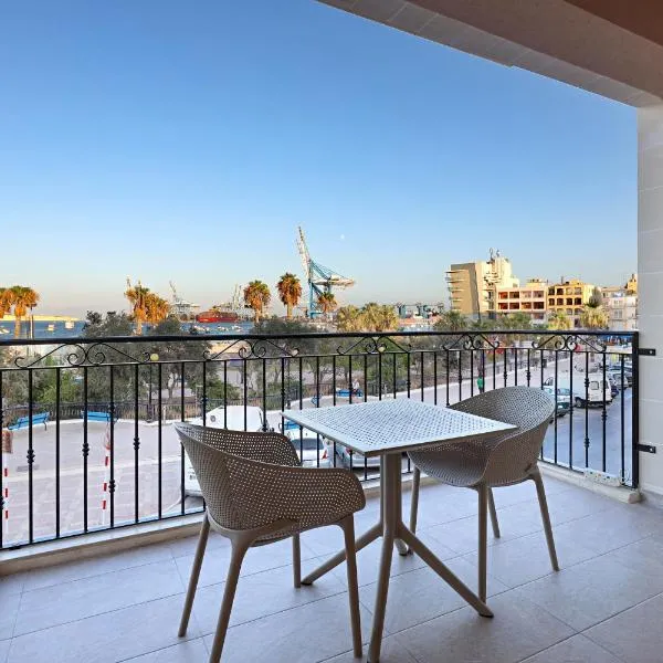 Gem Beachfront Apt with Amazing Bay and Sea Views，位于比尔泽布贾的酒店