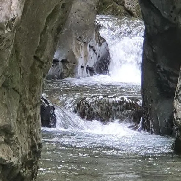 Hotel Rural L'Ortiga Blanca，位于克拉尔夫斯的酒店