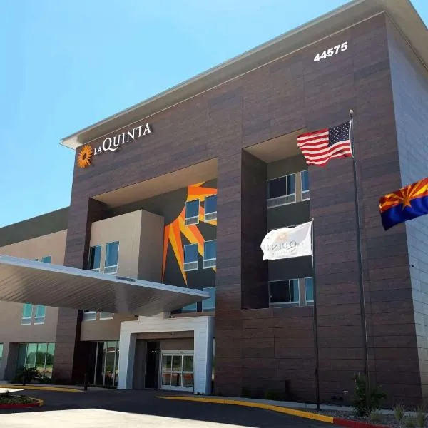La Quinta Inn & Suites by Wyndham Maricopa Copper Sky，位于Maricopa的酒店
