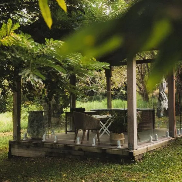 Palm Grove Rainforest Retreat，位于埃尔利海滩的酒店