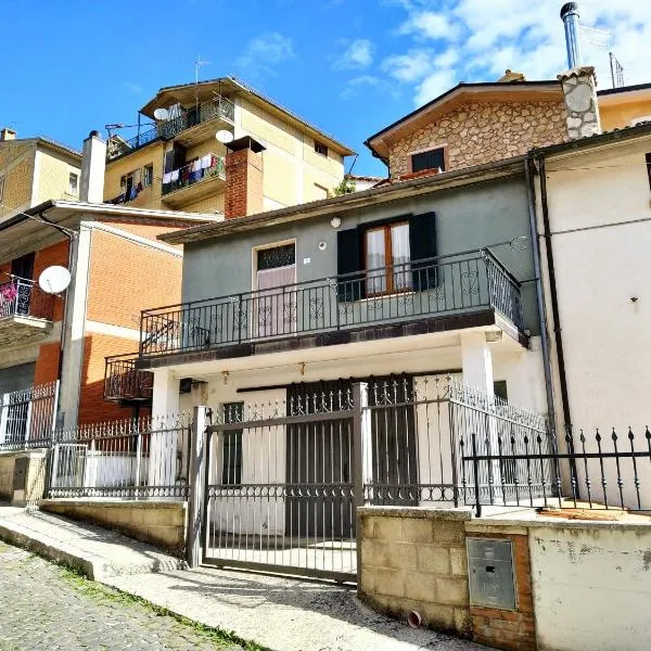 MOMI HOUSE，位于Castellafiume的酒店