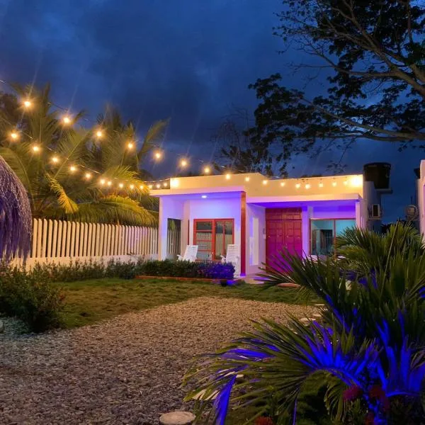 Bahia Tropical Sandia Kiwi Piña，位于科韦尼亚斯的酒店