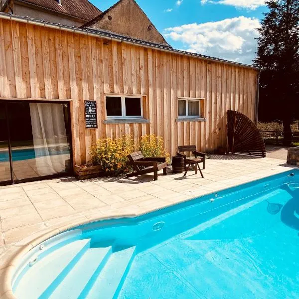 Pool house-L'hirondelle de Sermizelles- grand jardin, calme et nature aux portes du Morvan，位于Sermizelles的酒店