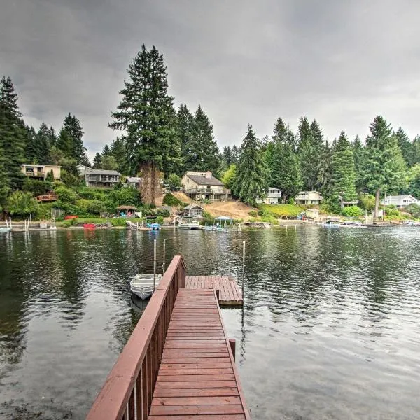 The Peacock House - Waterfront Home with Hot Tub!，位于奥林匹亚的酒店