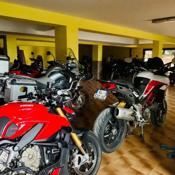 Hotel Miramonti Seulo Turismo Rurale，位于Seùlo的酒店