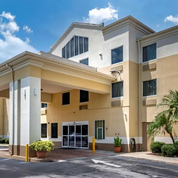 Comfort Inn & Suites DeLand - near University，位于德兰德高地的酒店