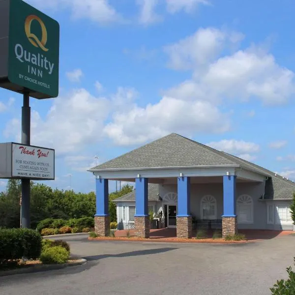 Quality Inn Crossville Near Cumberland Mountain State Park，位于Fairfield Glade的酒店