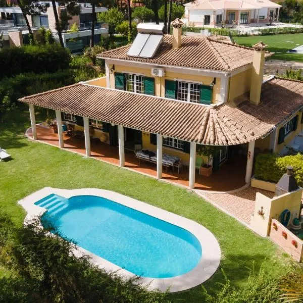 Family Friendly Villa Aroeira Golf，位于Aroeira的酒店