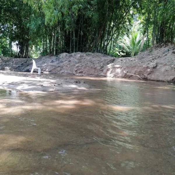 บ้านย่า ณ ท่าไทร，位于是拉差的酒店