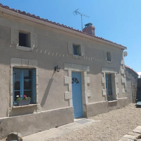 Lavender House - Traditional stone house oozing charm and character，位于Cersay的酒店