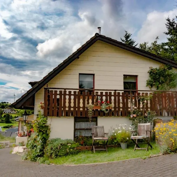 Ferienhaus ROSENHOF Vulkaneifel，位于Ormont的酒店